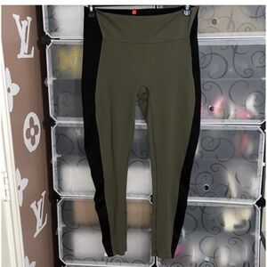SPANX LEGGINGS OLIVE GREEN WITH BLACK TRIM DOWN SIDE